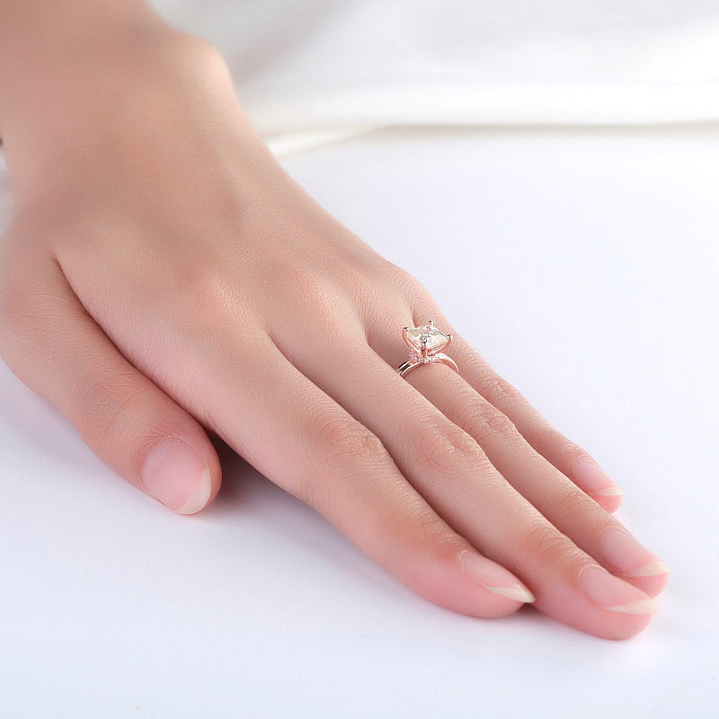 情有獨鍾 純14K玫瑰金 方形莫桑石 1克拉 戒指 - 精品珠寶