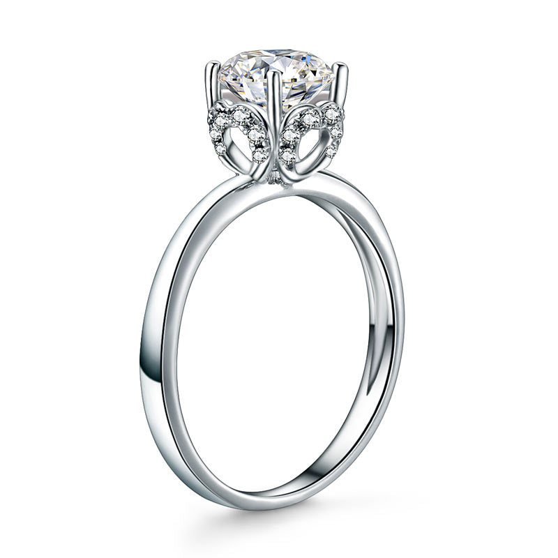 幸運滿滿 純14K白金 四爪裝飾 莫桑石 1克拉 訂婚戒指 - 精品珠寶