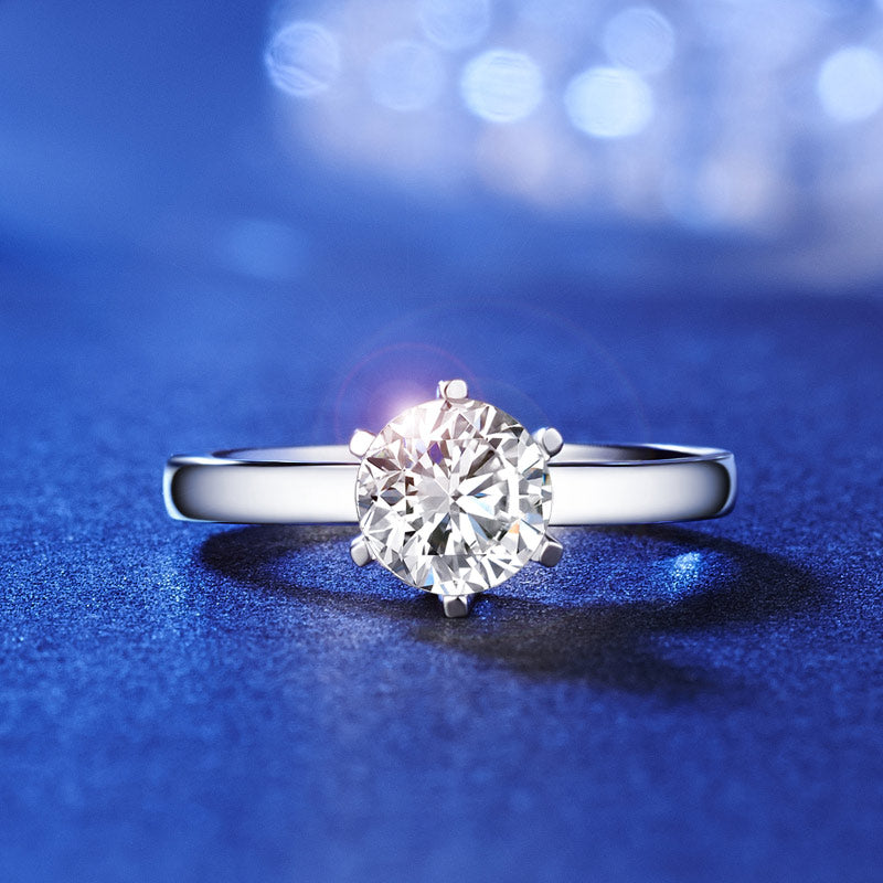 高貴閃亮 純14K白金 六爪裝飾 莫桑石 1克拉 訂婚戒指 - 精品珠寶