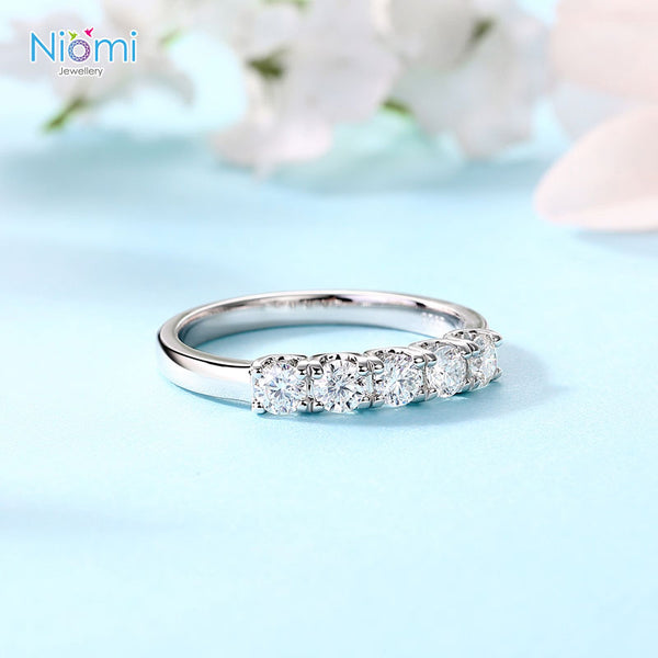 5粒石排戒莫桑石戒指925純銀香港莫桑石專門店- Niomi Jewellery